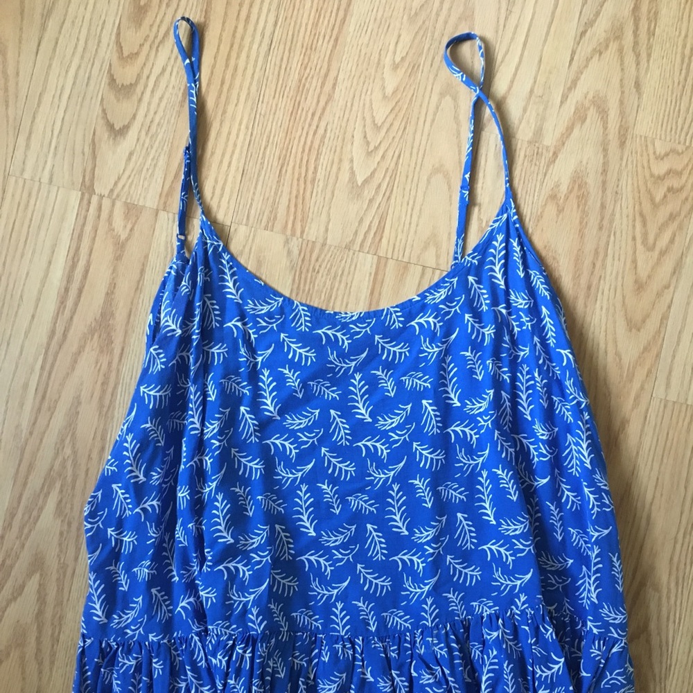 L. Old Navy White feathered tank.